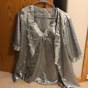 Women’s night gown and robe